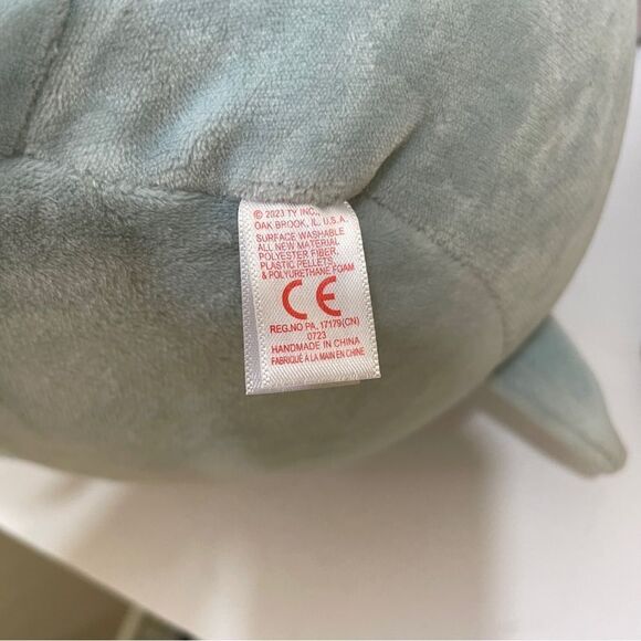 TWO ADORABLE DISNEY‎ DUMBO THE ELEPHANT - Picture 8 of 15